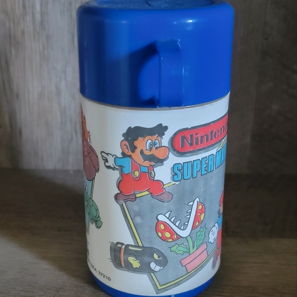 Vintage 1988 Super Mario thermos - Picture 2 of 4